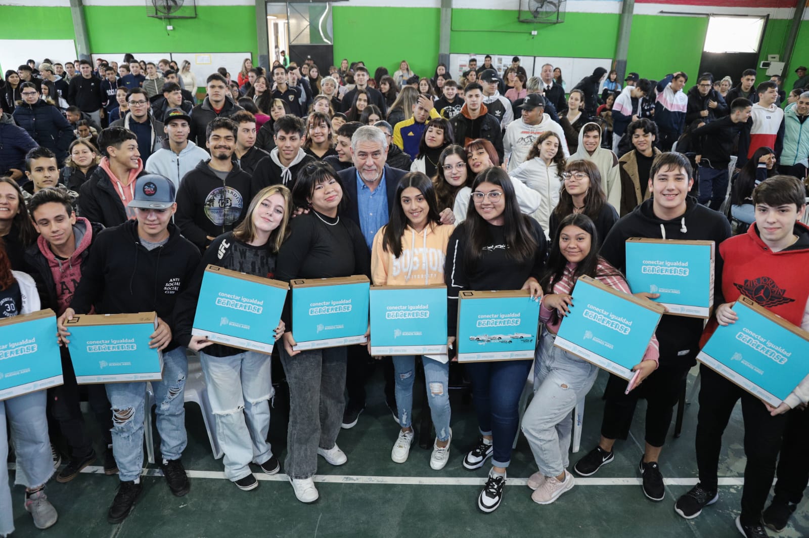 En Avellaneda, continúa la entrega de netbooks a estudiantes secundarios