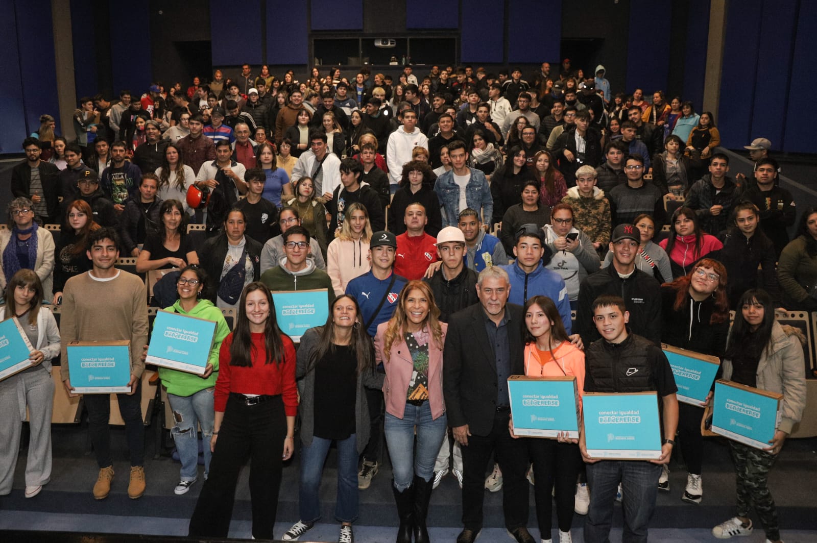 Nueva entrega de netbooks para jóvenes de Avellaneda