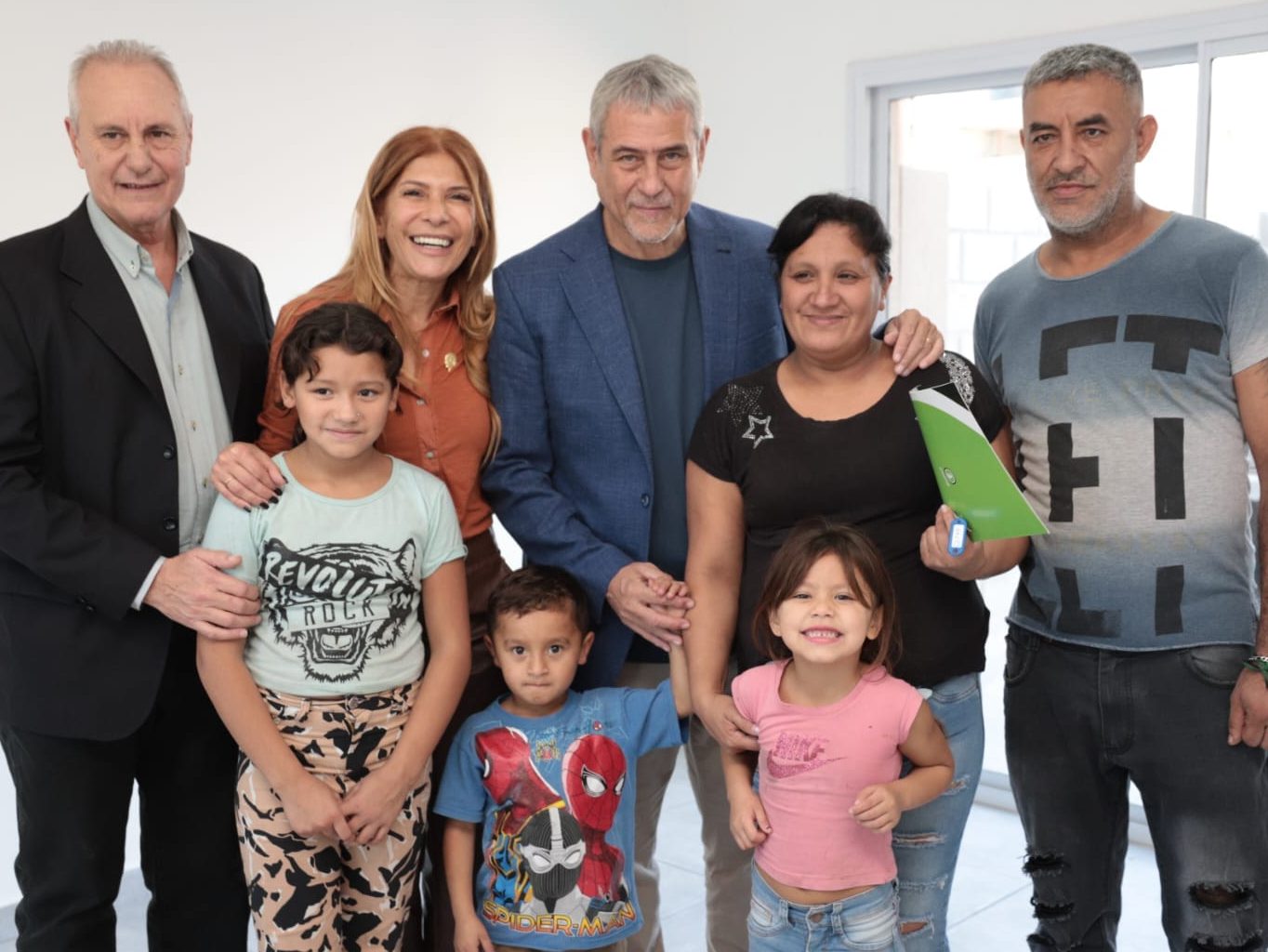 Jorge Ferraresi y Magdalena Sierra entregaron viviendas en la Isla Maciel