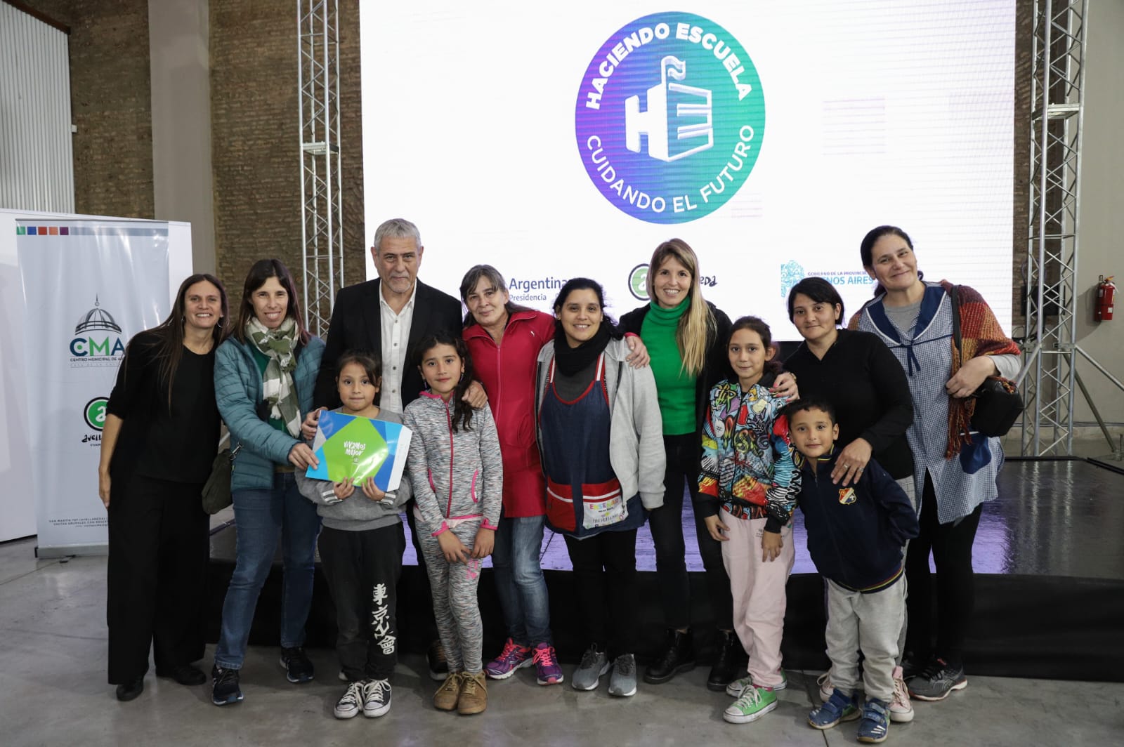 Ferraresi presentó el programa municipal “Escuelas Climatizadas” y entregó subsidios por $218 millones a establecimientos educativos