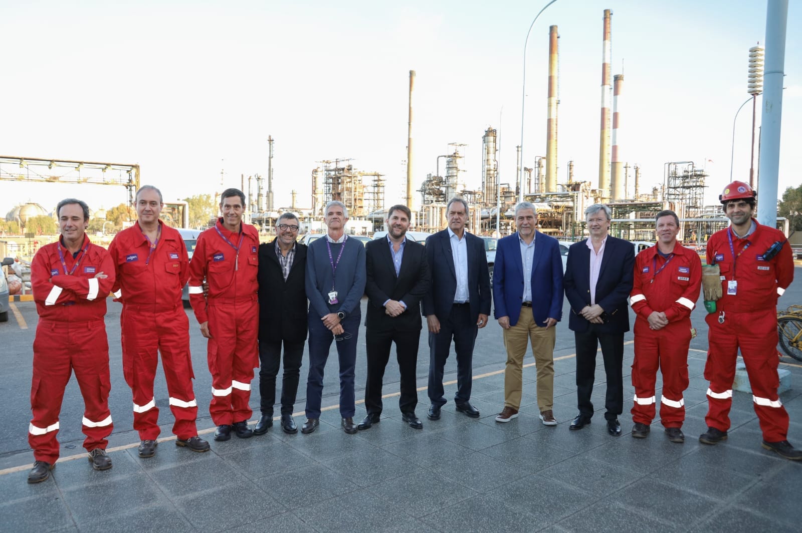 Daniel Scioli y Jorge Ferraresi recorrieron la refinería Raízen en Dock Sud