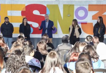 Ferraresi inauguró obras en la Escuela Secundaria Nº 33