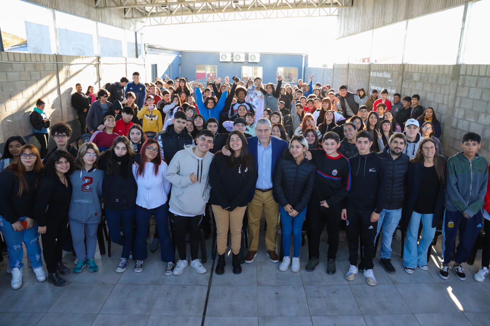 Ferraresi inauguró obras en la Escuela Secundaria Nº 33