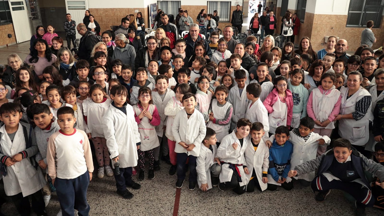 Ferraresi inauguró más obras en Escuelas