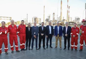 Daniel Scioli y Jorge Ferraresi recorrieron la refinería Raízen en Dock Sud