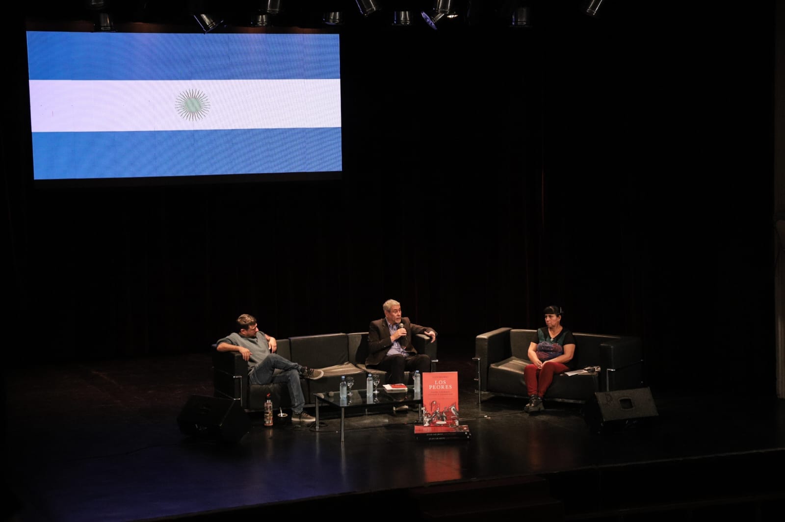 Ferraresi en la presentación del libro de Juan Grabois en el Teatro Roma