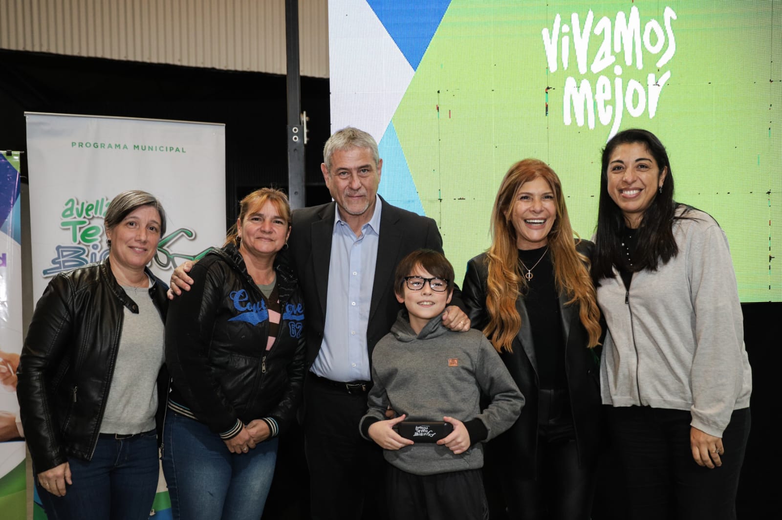 Jorge Ferraresi y Magdalena Sierra entregaron anteojos del programa “Avellaneda Te Veo Bien”