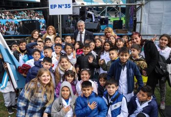 Cuatro mil alumnos de Avellaneda prometieron lealtad a la Bandera en el estadio de Racing