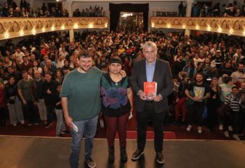 Ferraresi en la presentación del libro de Juan Grabois en el Teatro Roma