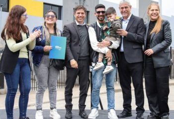 Axel Kicillof y Jorge Ferraresi entregaron viviendas en Avellaneda