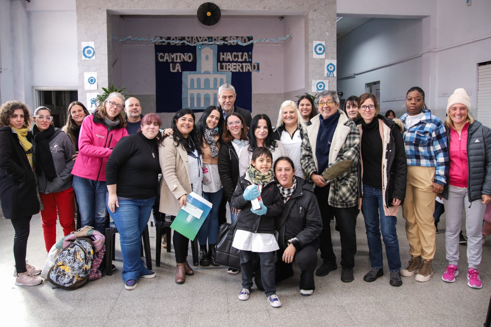 Ferraresi entregó subsidios a escuelas por $ 83.500.000