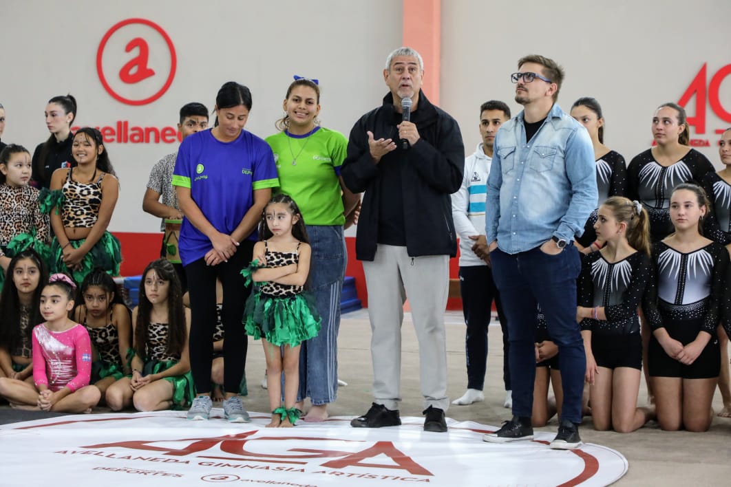 Ferraresi inauguró el nuevo Centro «Avellaneda Gimnasia Artística»