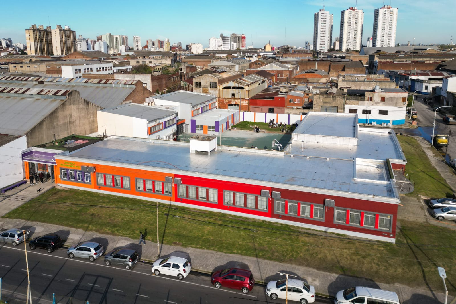 Ferraresi inauguró obras en tres escuelas locales