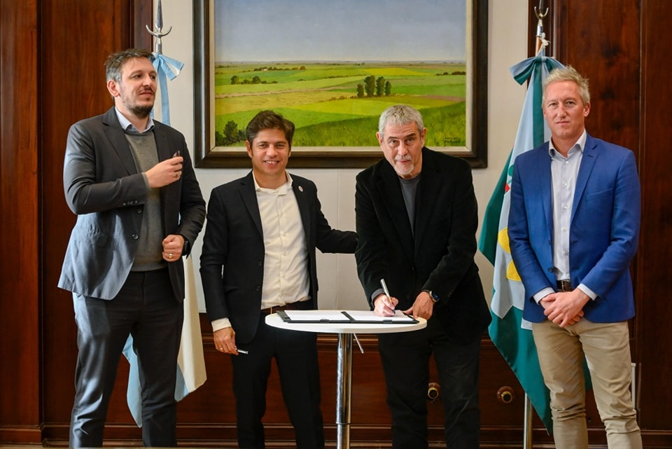 Avellaneda firmó convenios con la Provincia