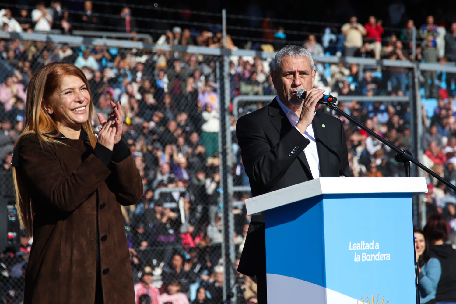 Ferraresi tomó la promesa a la Bandera a más de cuatro mil alumnos de Avellaneda