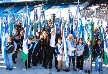 Ferraresi tomó la promesa a la Bandera a más de cuatro mil alumnos de Avellaneda
