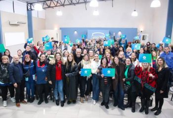 Ferraresi entregó subsidios a instituciones educativas por $208 millones